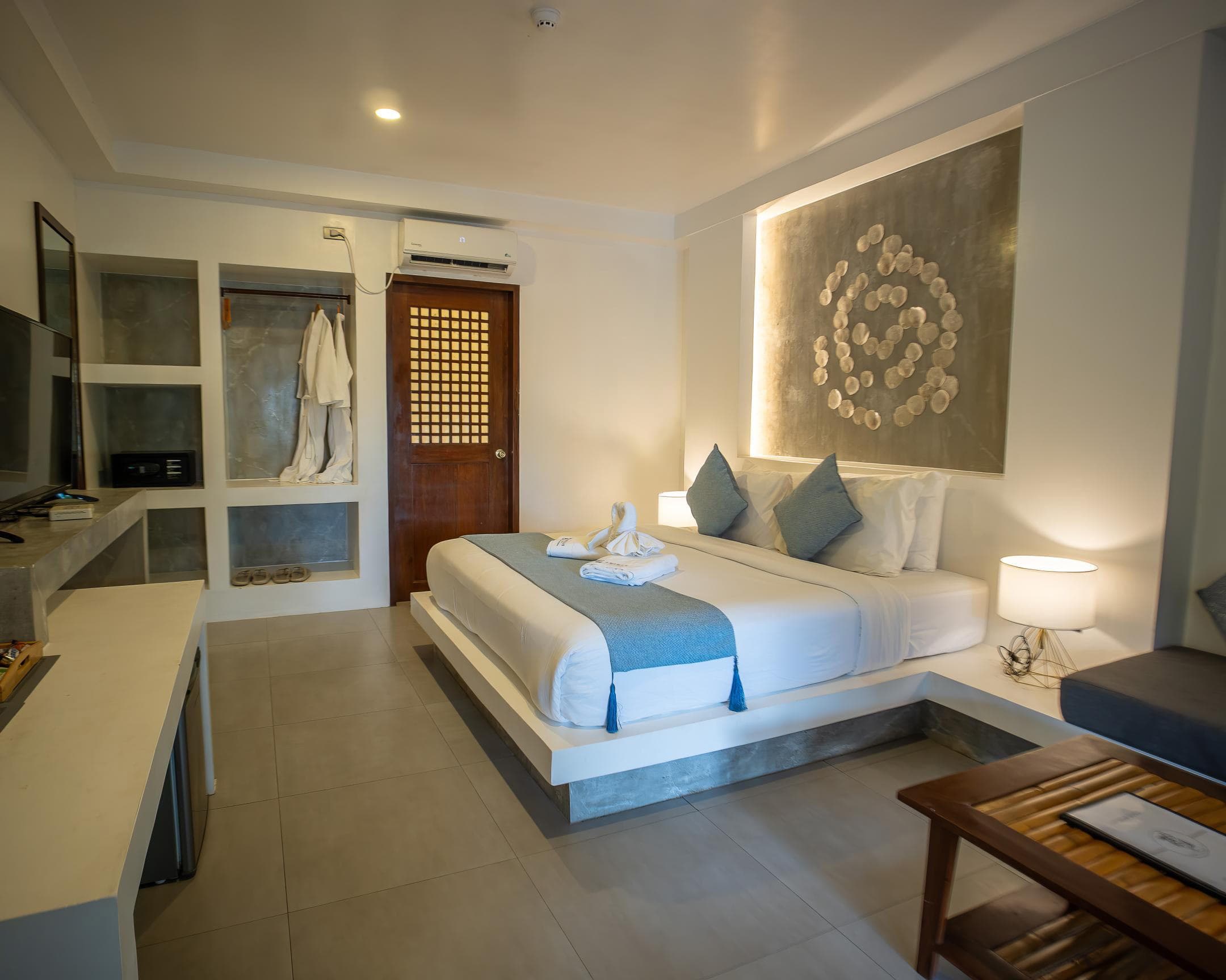 Deluxe double bedroom
